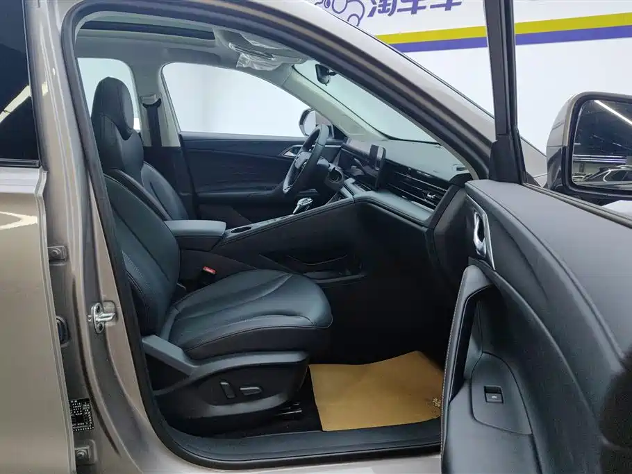 ROEWE RX5 NEW ENERGY