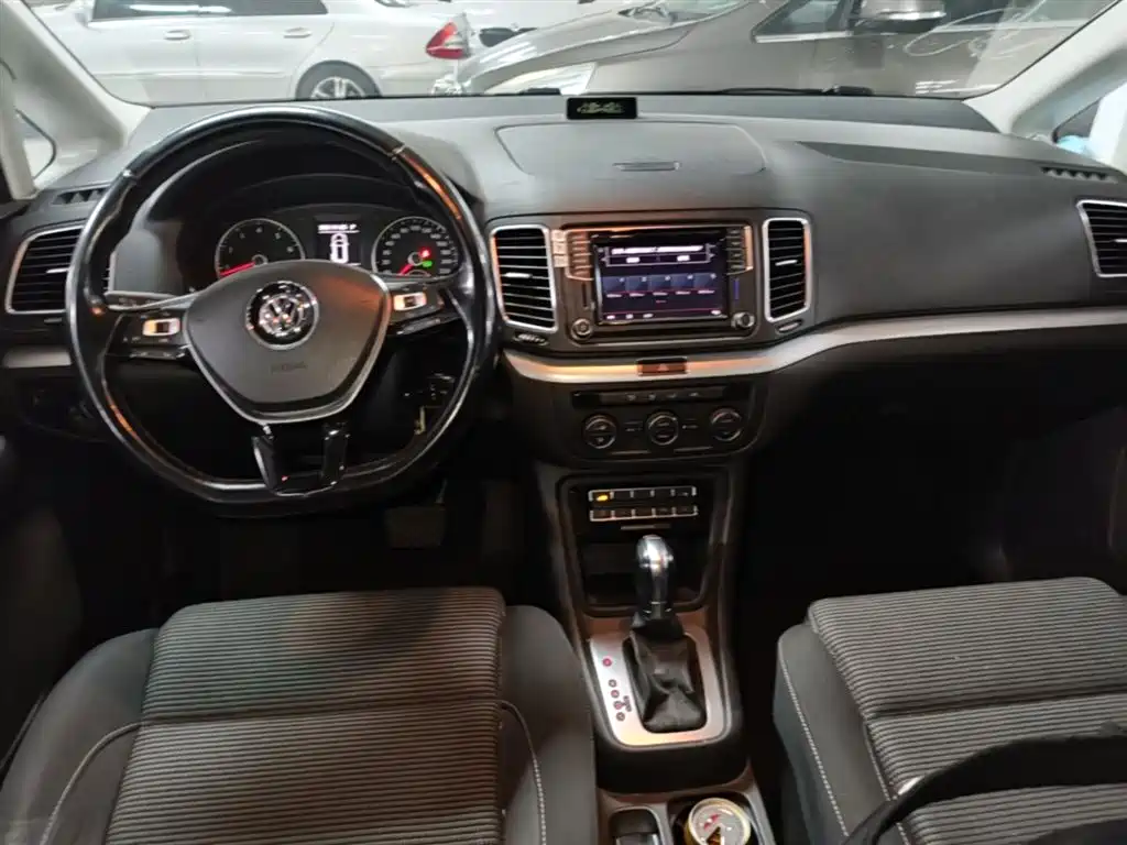 Volkswagen Sharan 2018 380TSI Comfort 7-Seater фото 10