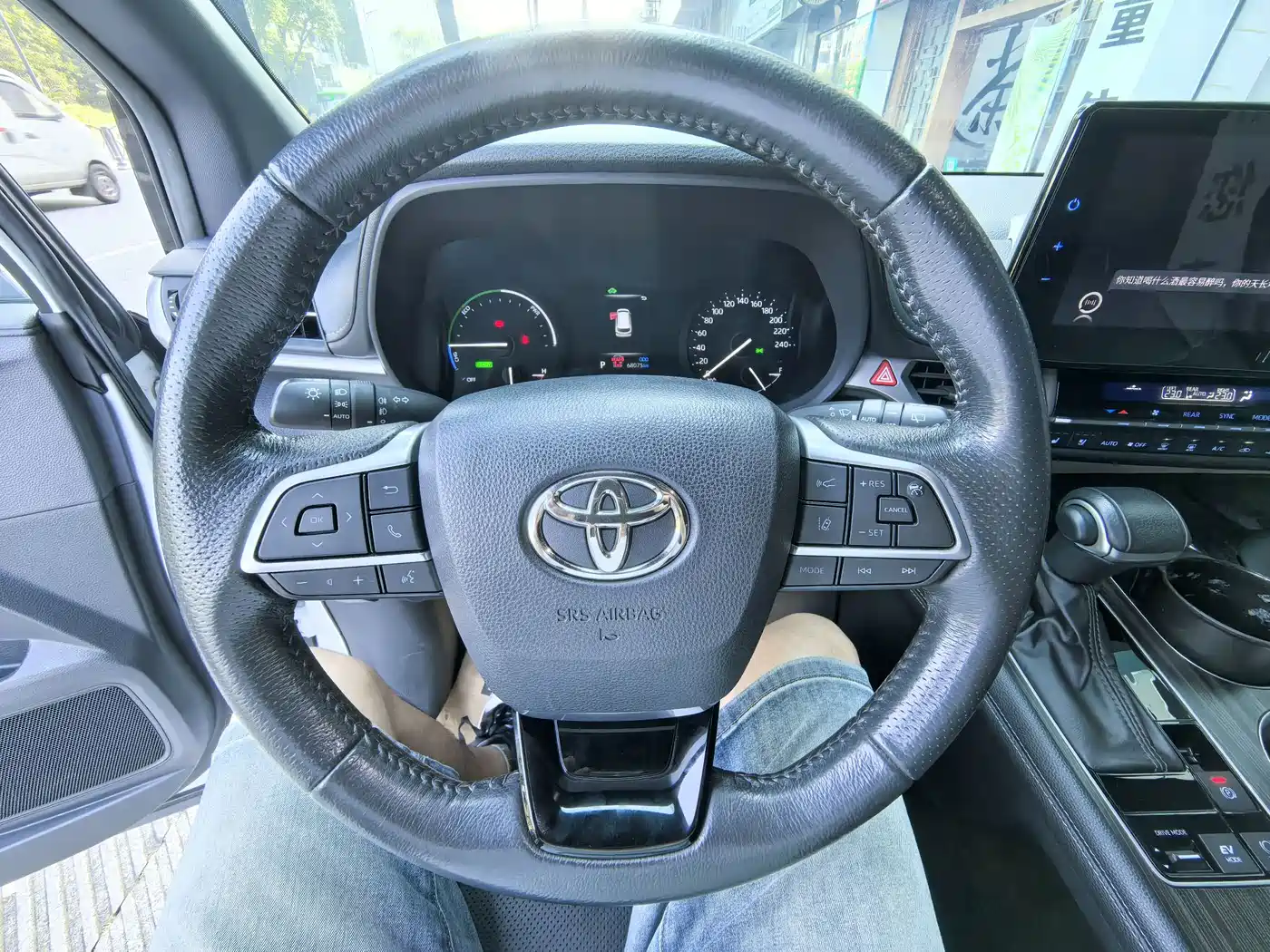 Toyota Granvia 2022 2.5L Hybrid Noble Edition фото 17