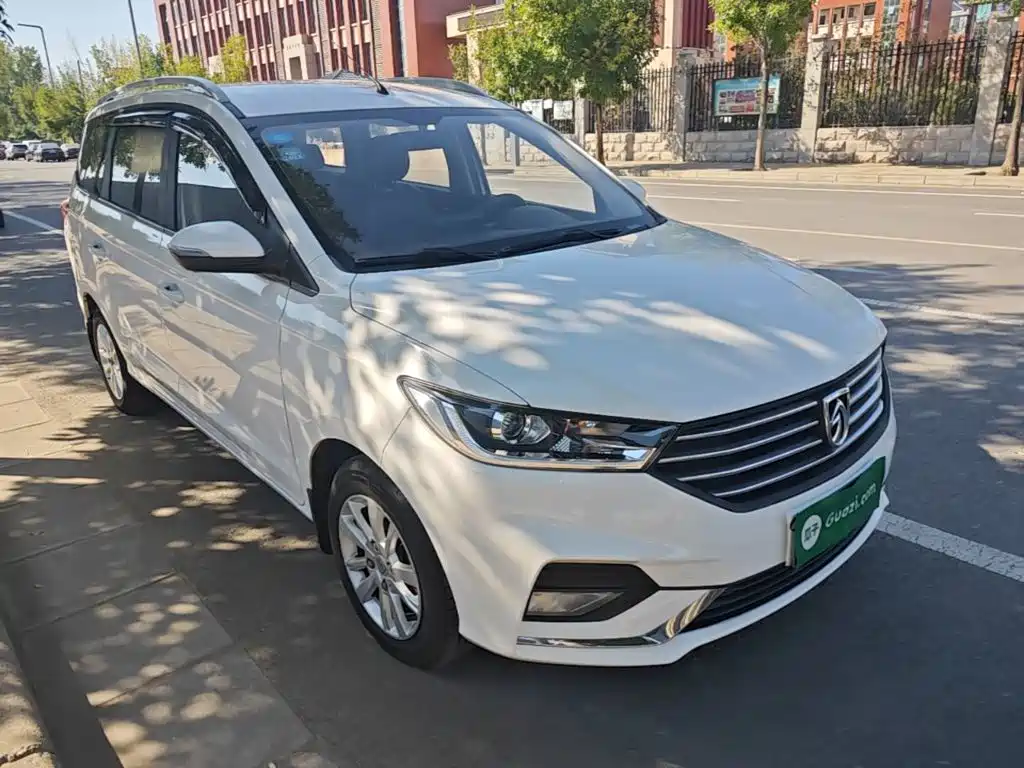 Фото 4 - Baojun 360