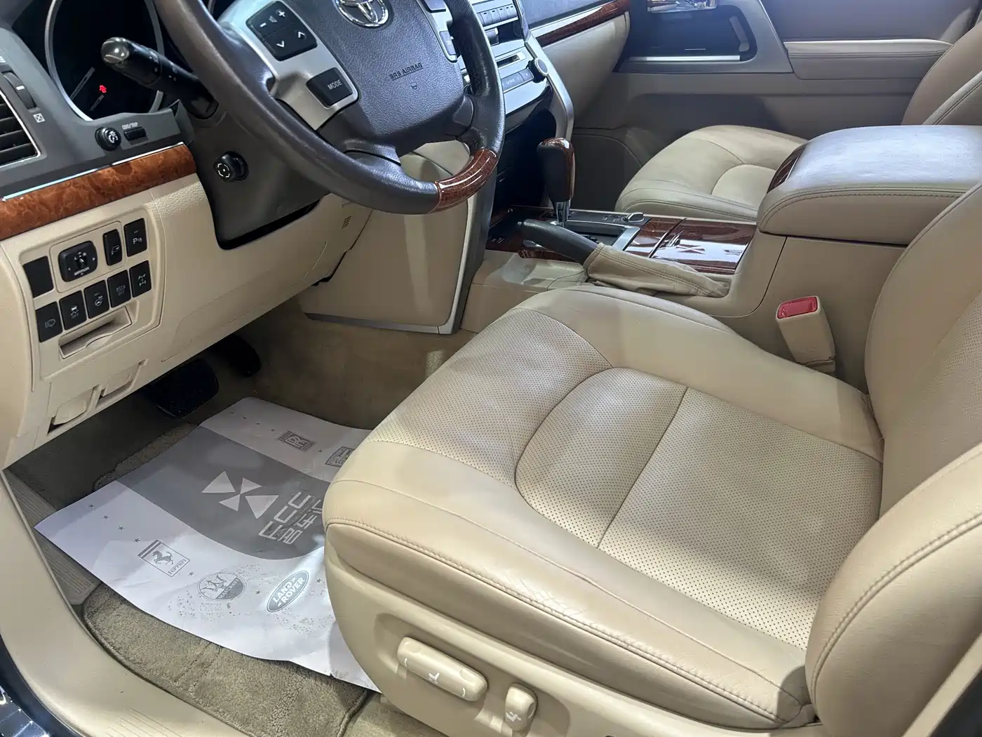 Toyota Land Cruiser 2012 4.6L Automatic VX-R фото 10
