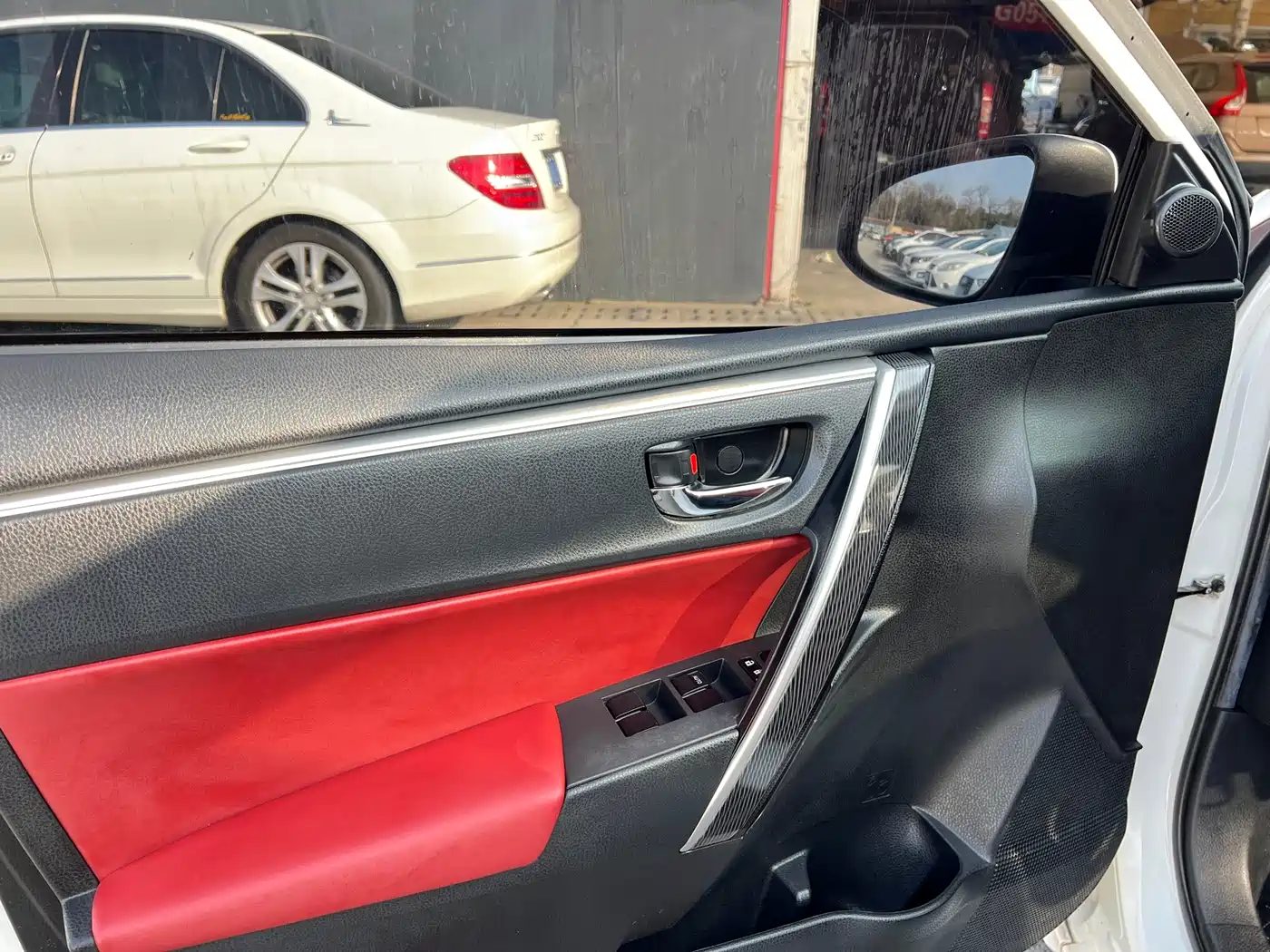 Toyota Corolla 2014 1.6L CVT GLX-i Navigation Edition фото 7