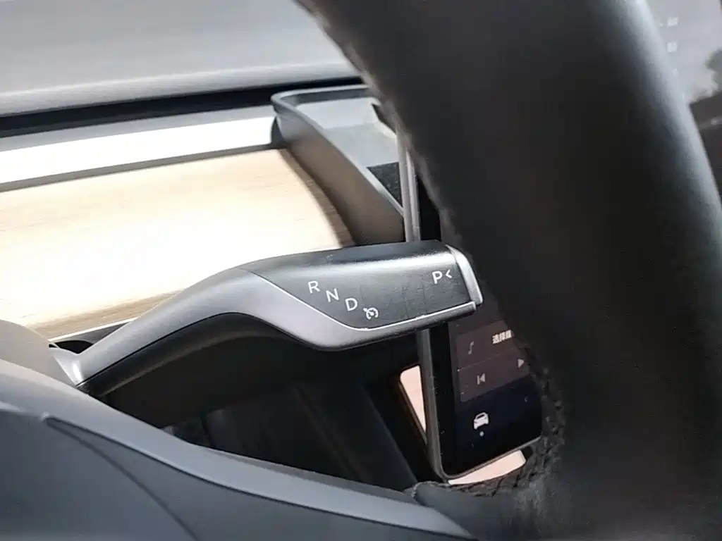 Фото 10 - Tesla Model 3