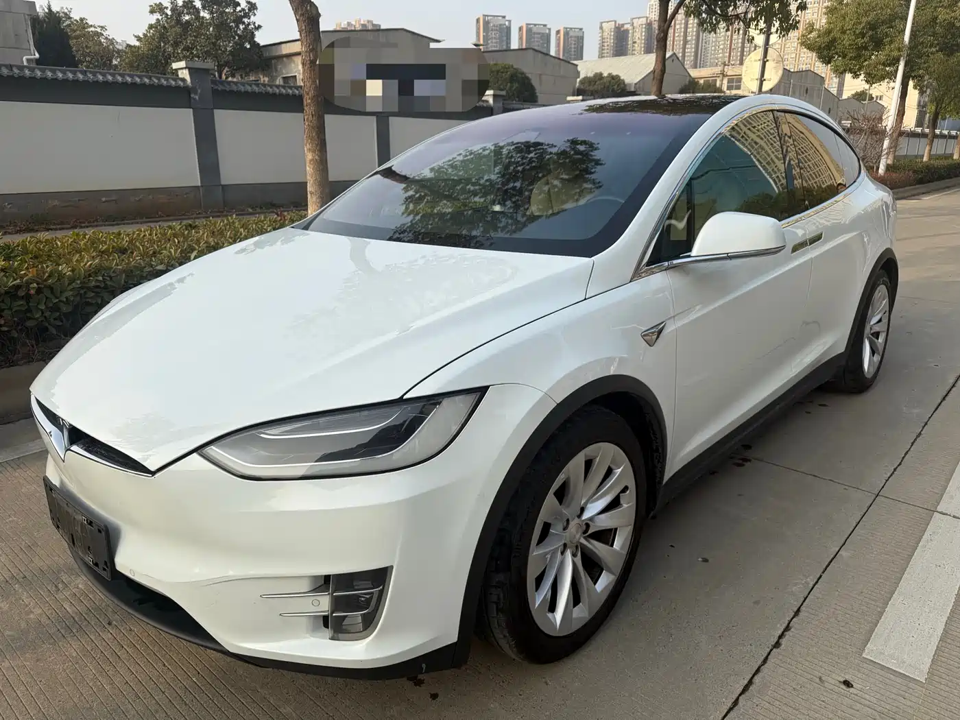 TESLA MODEL X