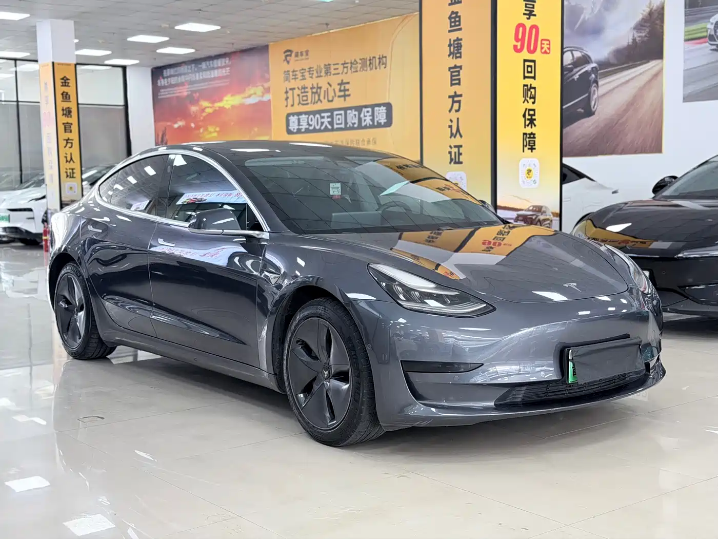 Фото 3 - Tesla Model 3