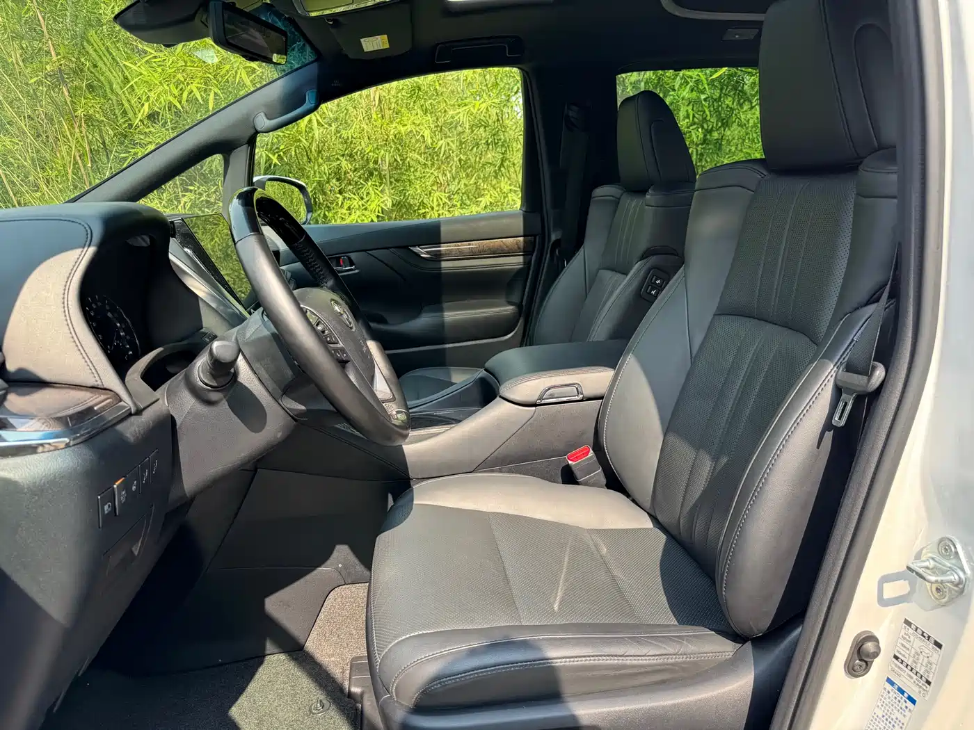 Toyota Alphard 2021 Hybrid 2.5L Premium фото 4