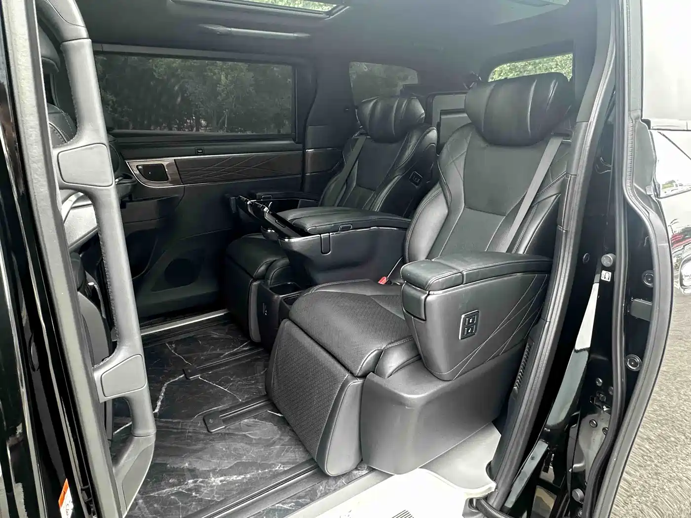 Toyota Vellfire 2024 Crown Hybrid 2.5L Executive Premium Edition фото 8