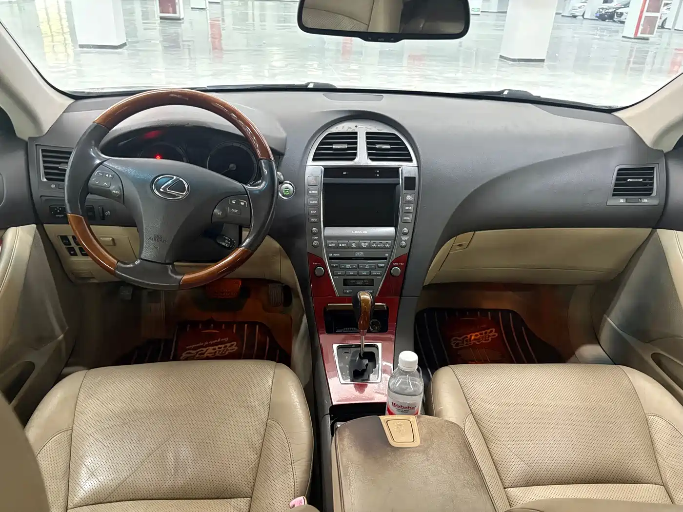 Photo 5 - Lexus ES