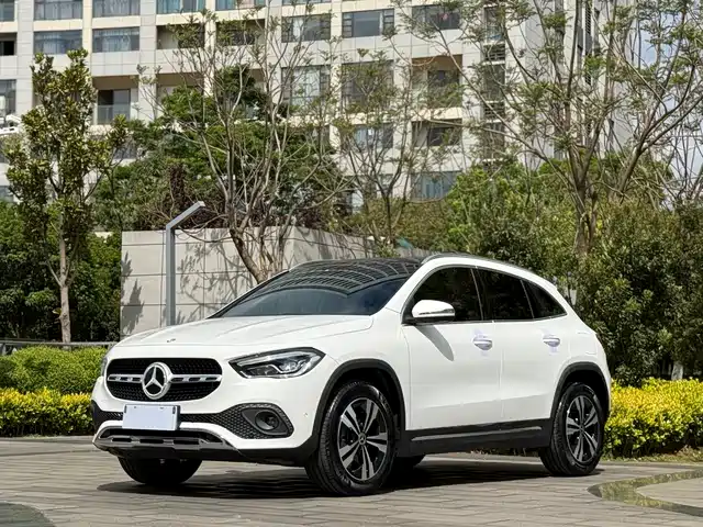 MERCEDES-BENZ GLA