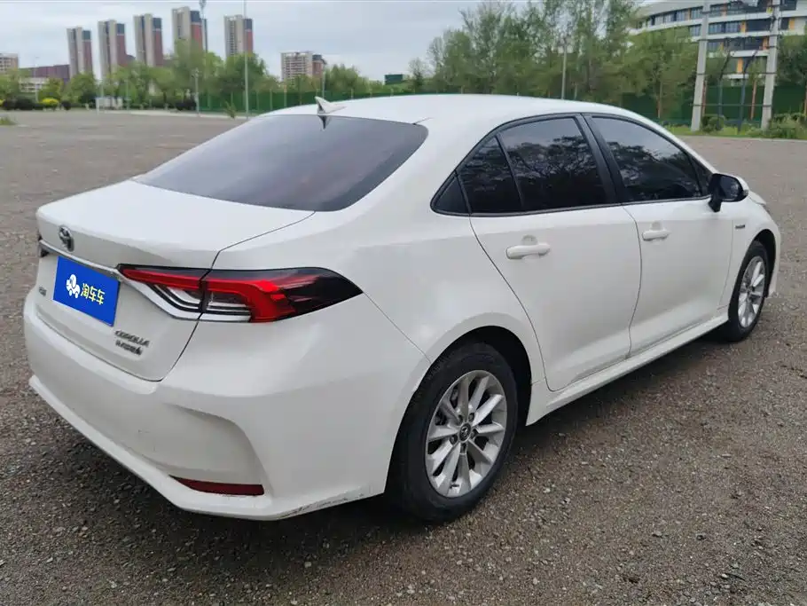 Toyota Corolla 2021 Hybrid 1.8L E-CVT Elite Edition фото 3