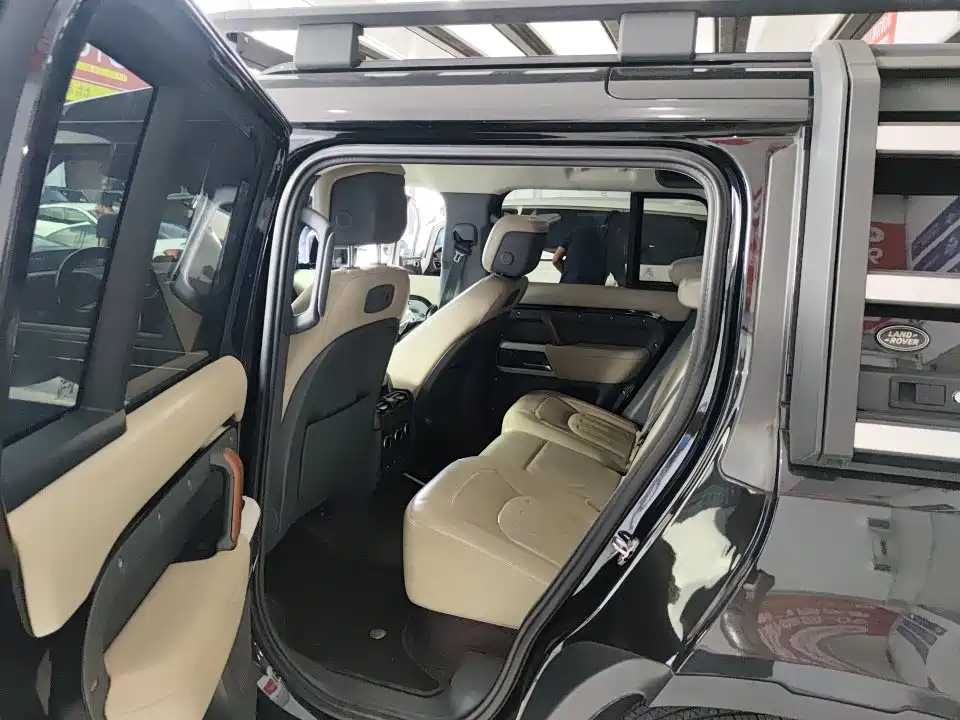 Land Rover Defender 2020 Model 110 P400 HSE фото 6