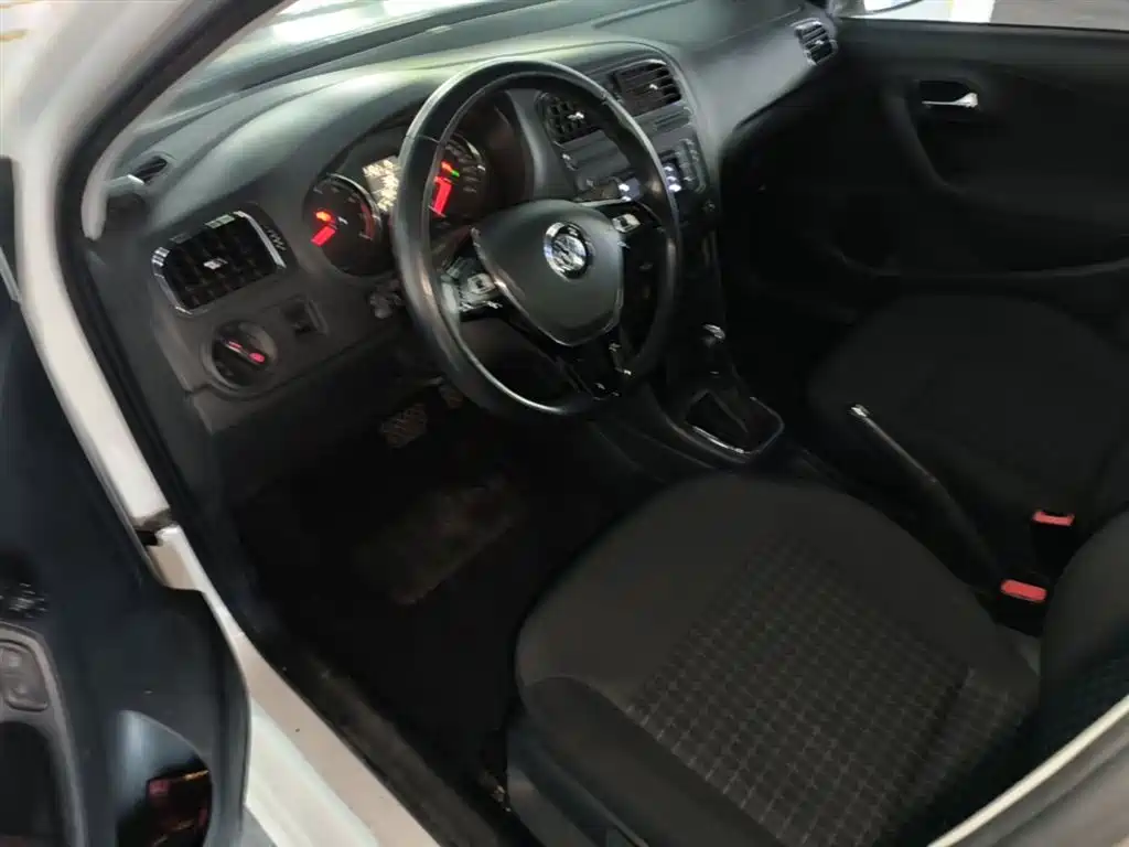 Volkswagen Polo 2016 1.6L Automatic Comfort фото 23