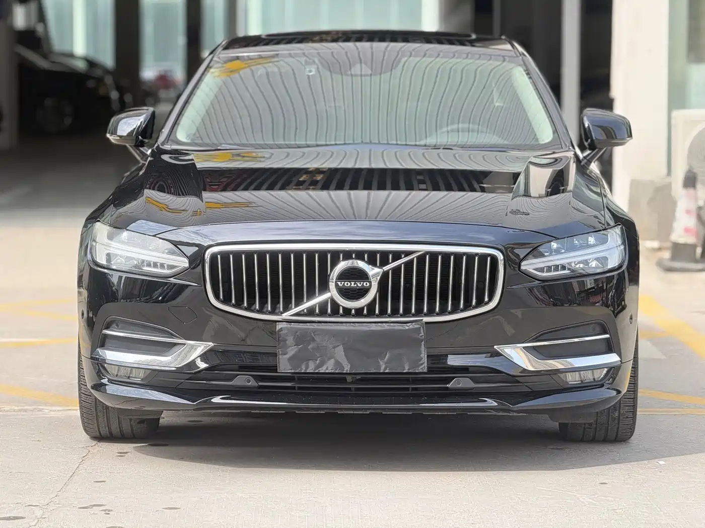 Фото 2 - Volvo S90