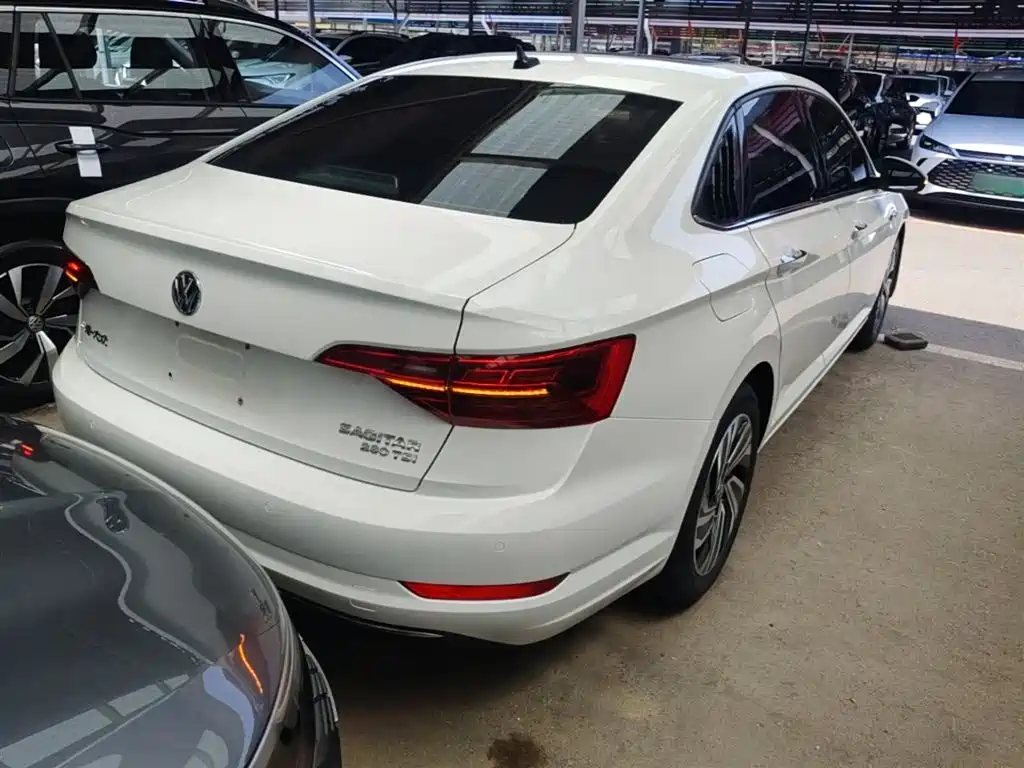 Volkswagen Sagitar 2021 280TSI DSG Surpassing Edition фото 7