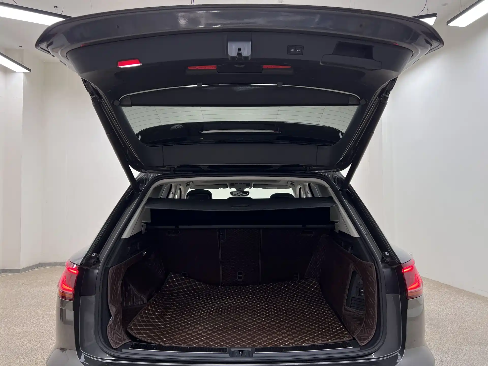 Фото 32 - Volkswagen Touareg
