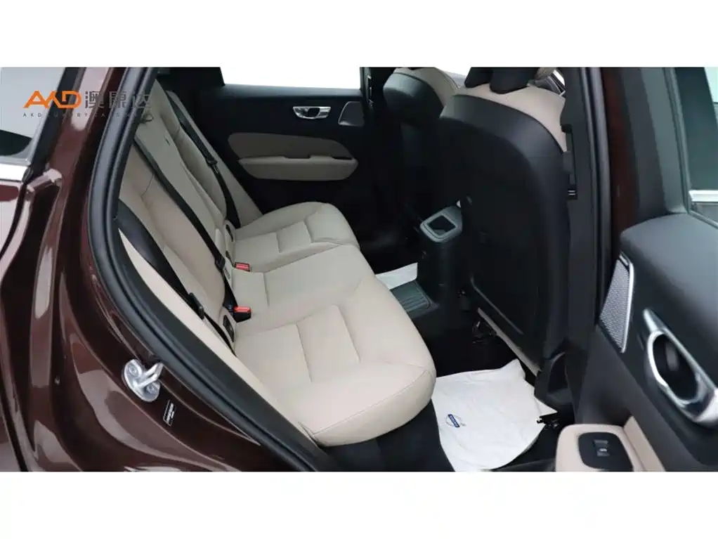 Volvo XC60 Plug-in Hybrid 2026 Plug-in Hybrid Long Range AWD Intelligent Premium Edition фото 8