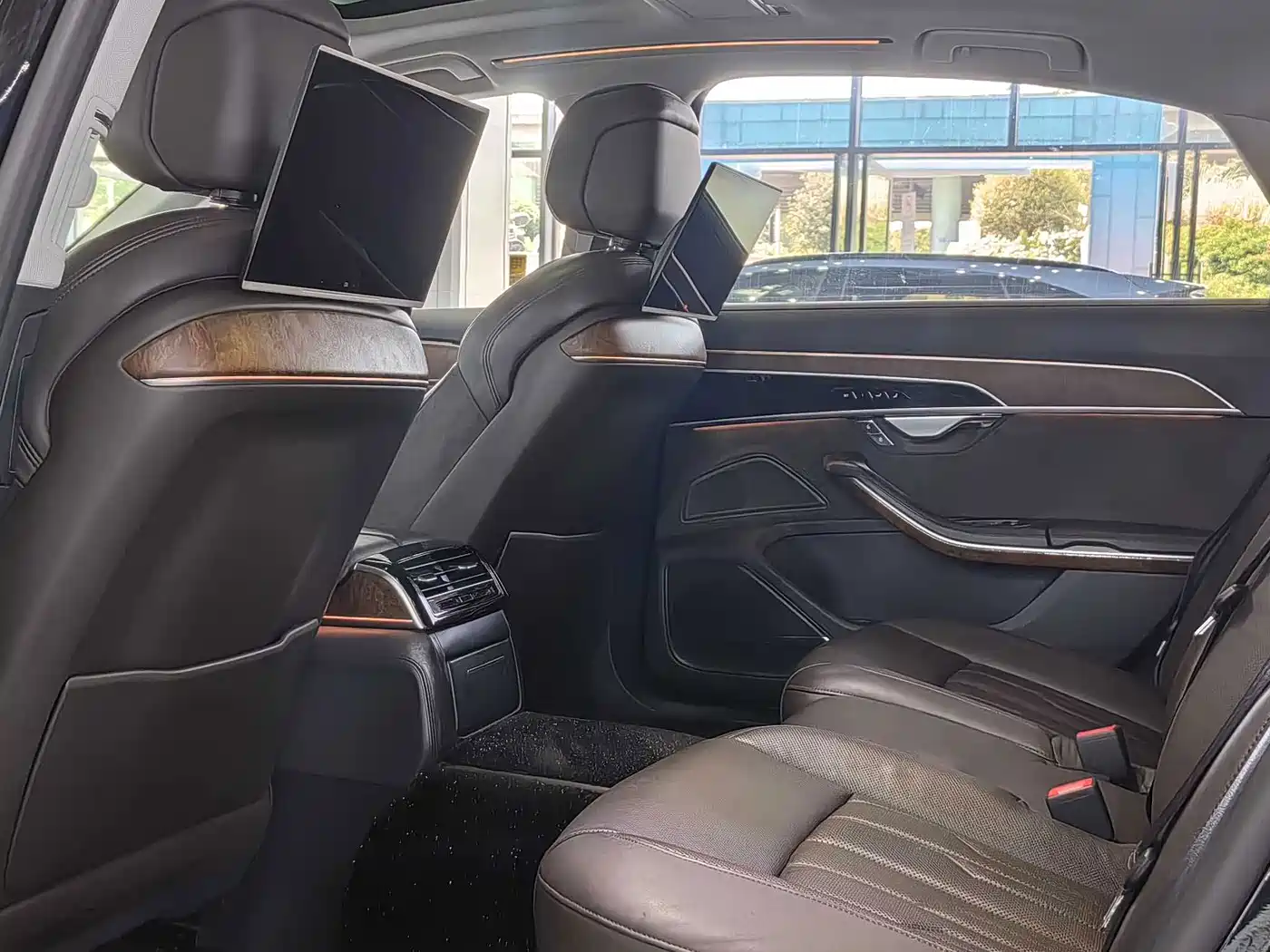 Photo 16 - Audi A8