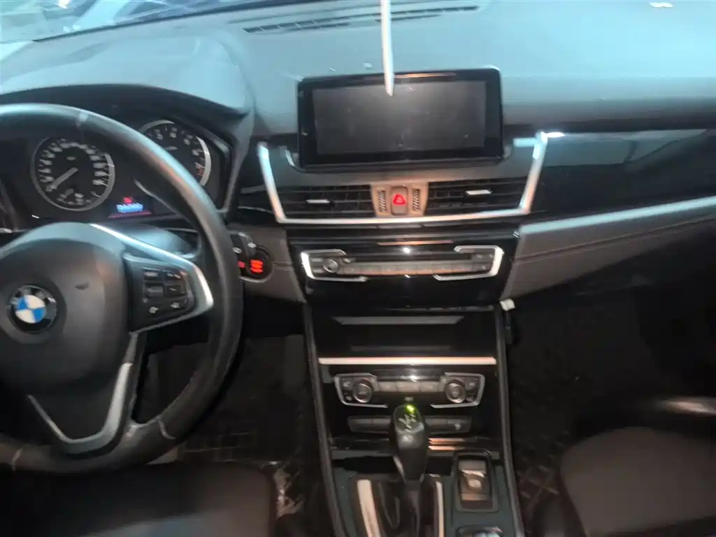 BMW 2 Series Touring 2016 218i Sport Design Package фото 13