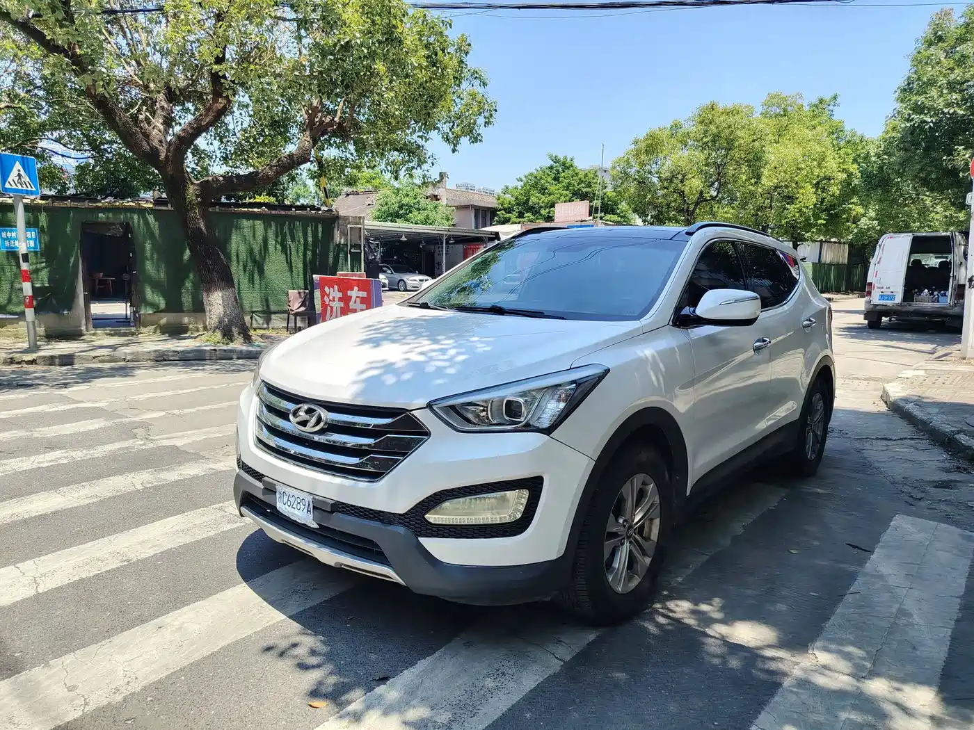 Hyundai Santa Fe 2013 Model 2.4L Automatic 2WD Comfort
