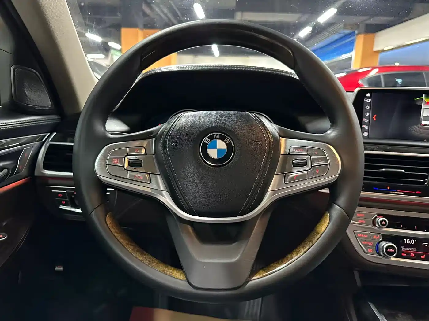 BMW 7 Series 2017 740Li Leading Edition фото 10
