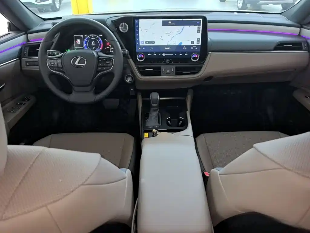 Photo 10 - Lexus ES