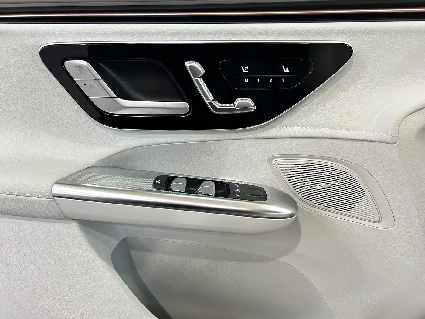 MERCEDES-BENZ EQE SUV