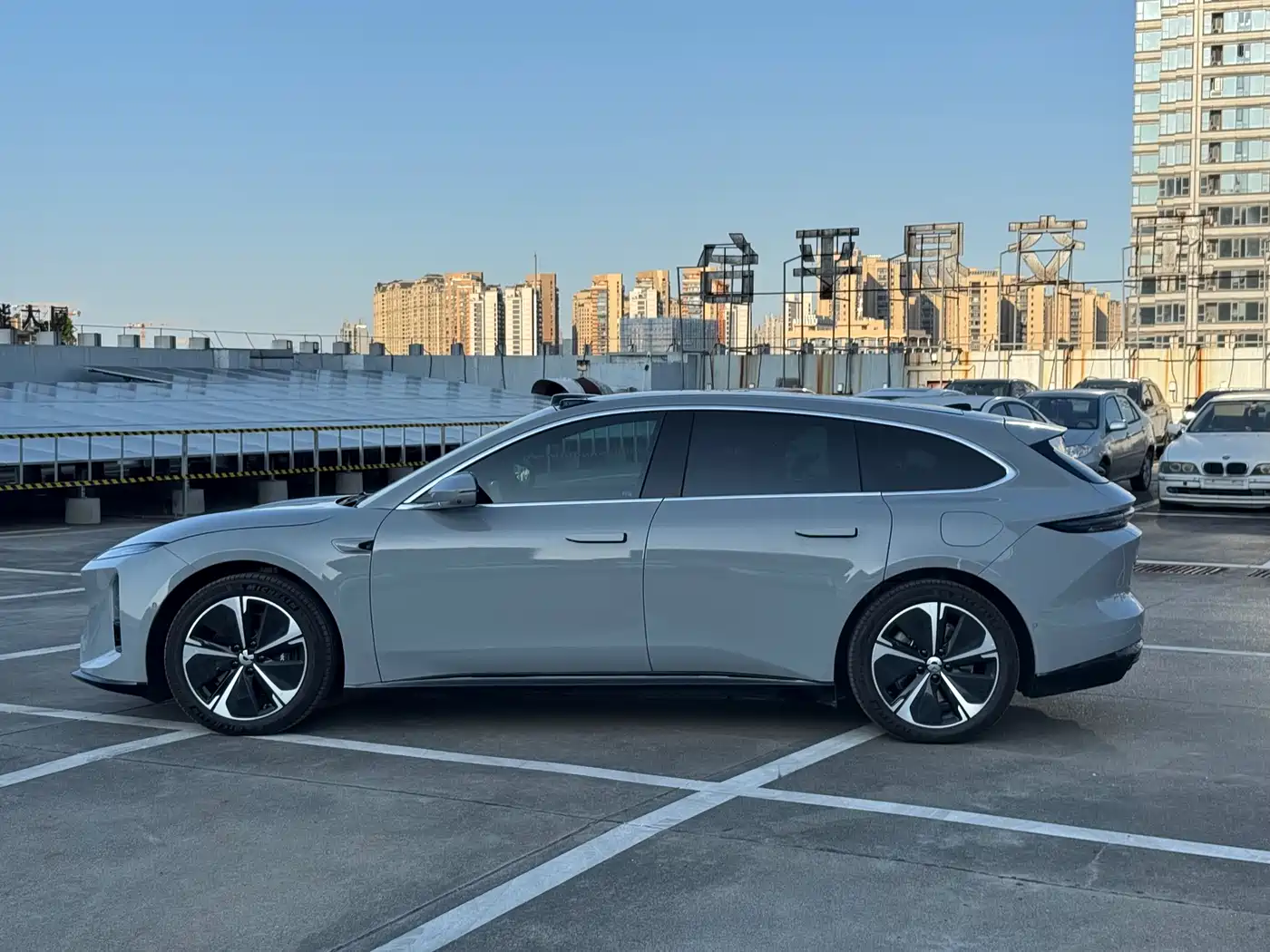 NIO ET5T 2025 Model Champion Commemorative Edition 75kWh Touring фото 6
