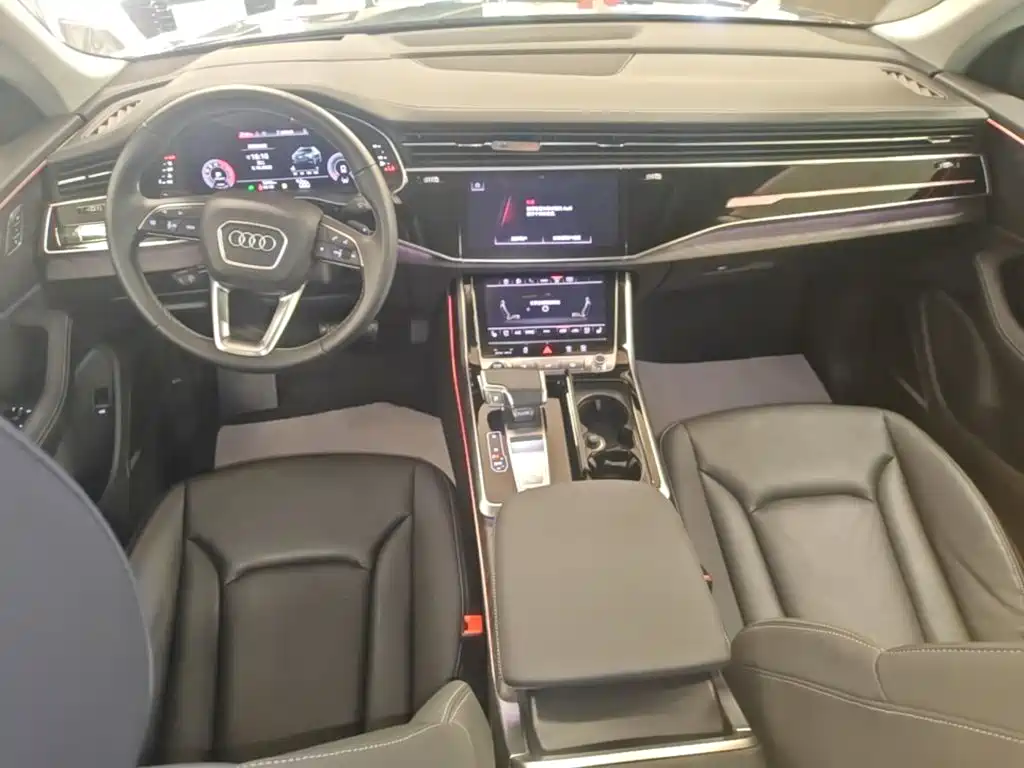 Audi Q8 2025 2024 55 TFSI Luxury Sport