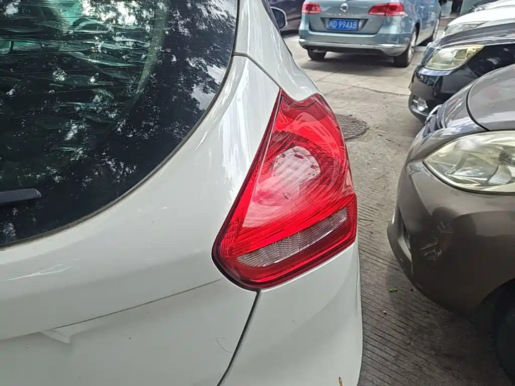 Фото 8 - Ford Focus