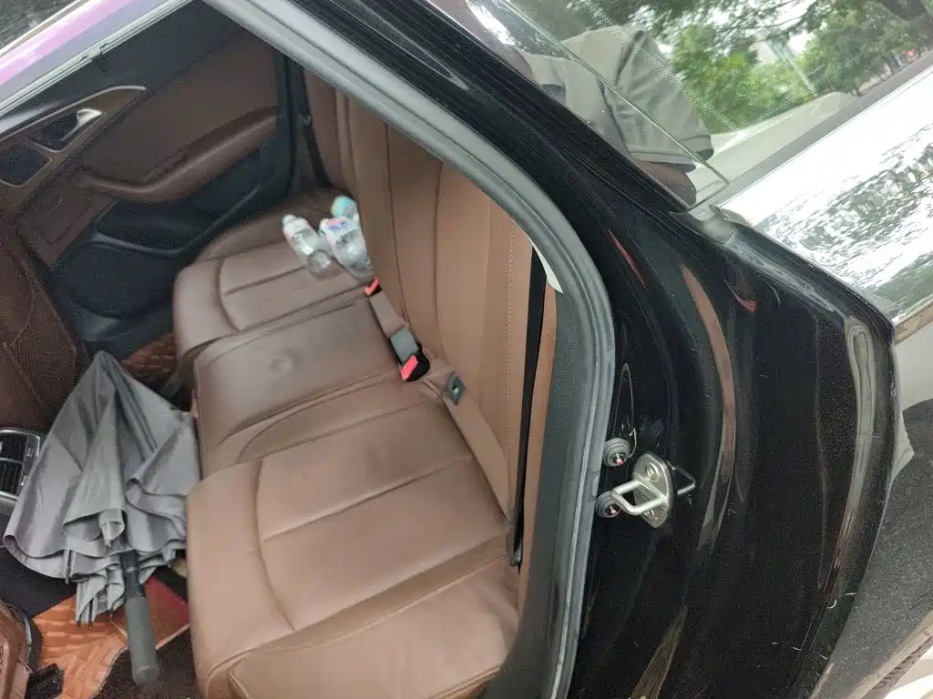 Фото 15 - Audi A6L