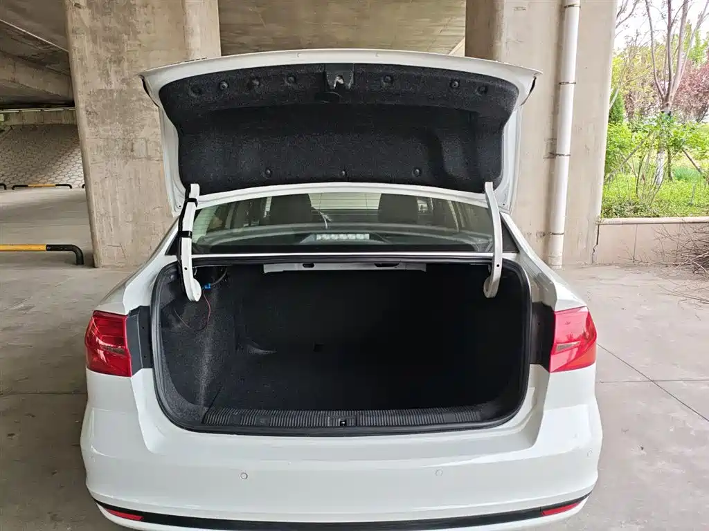 Volkswagen Bora 2016 Model 1.6L Automatic Fashion фото 15