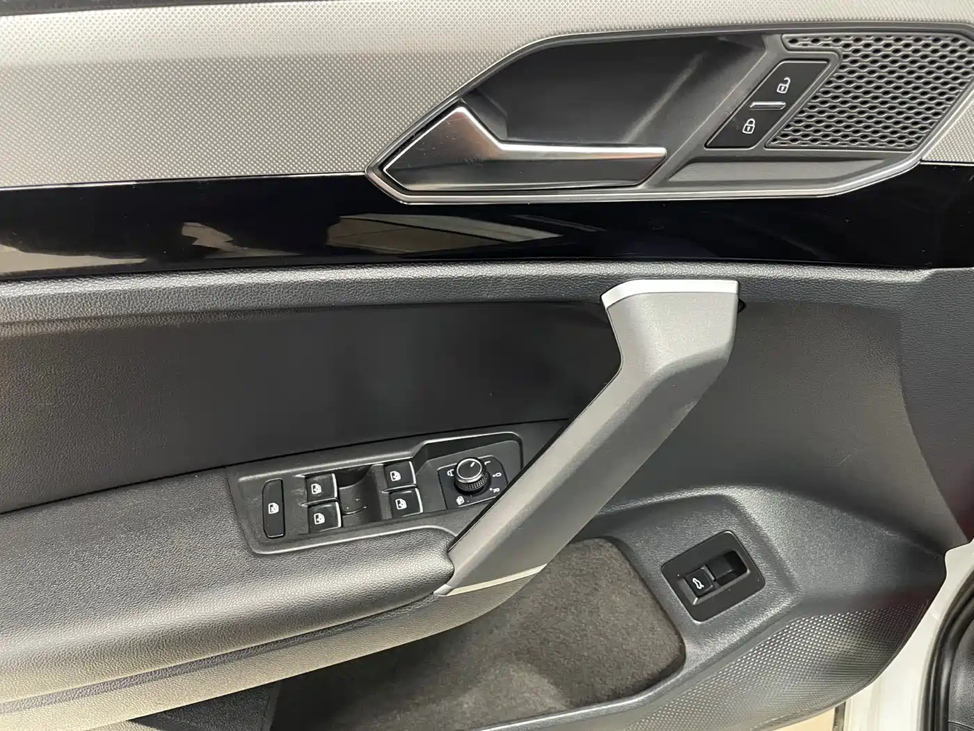 Volkswagen Tayron 2022 280TSI 2WD Luxury Smart Connect Edition фото 15