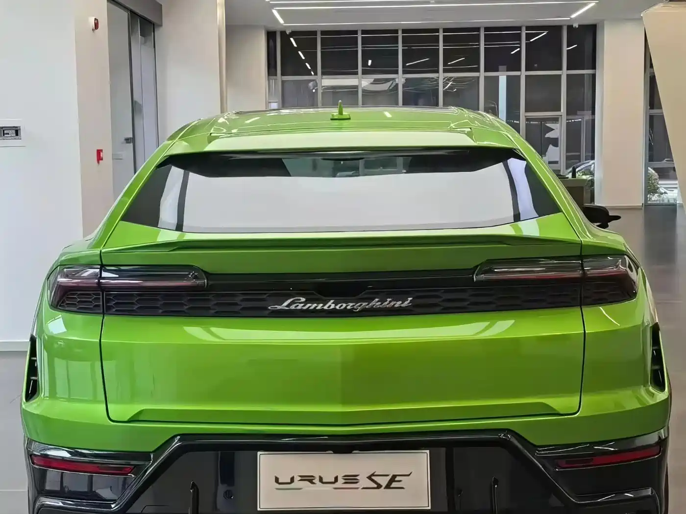 Lamborghini Urus SE 2025 4.0T Standard Edition фото 4