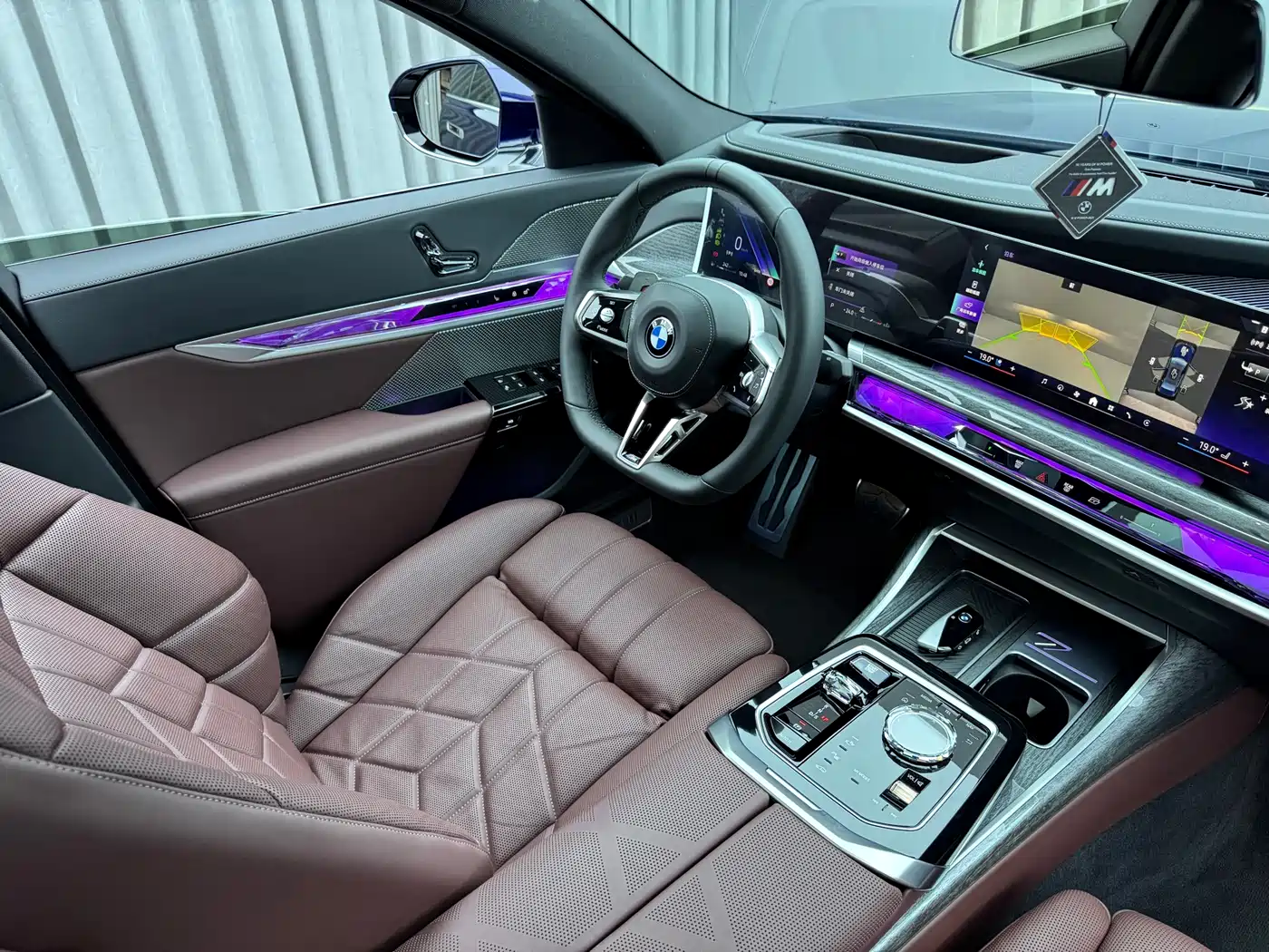 BMW 7 Series 2023 740Li Exclusive M Sport Package фото 25