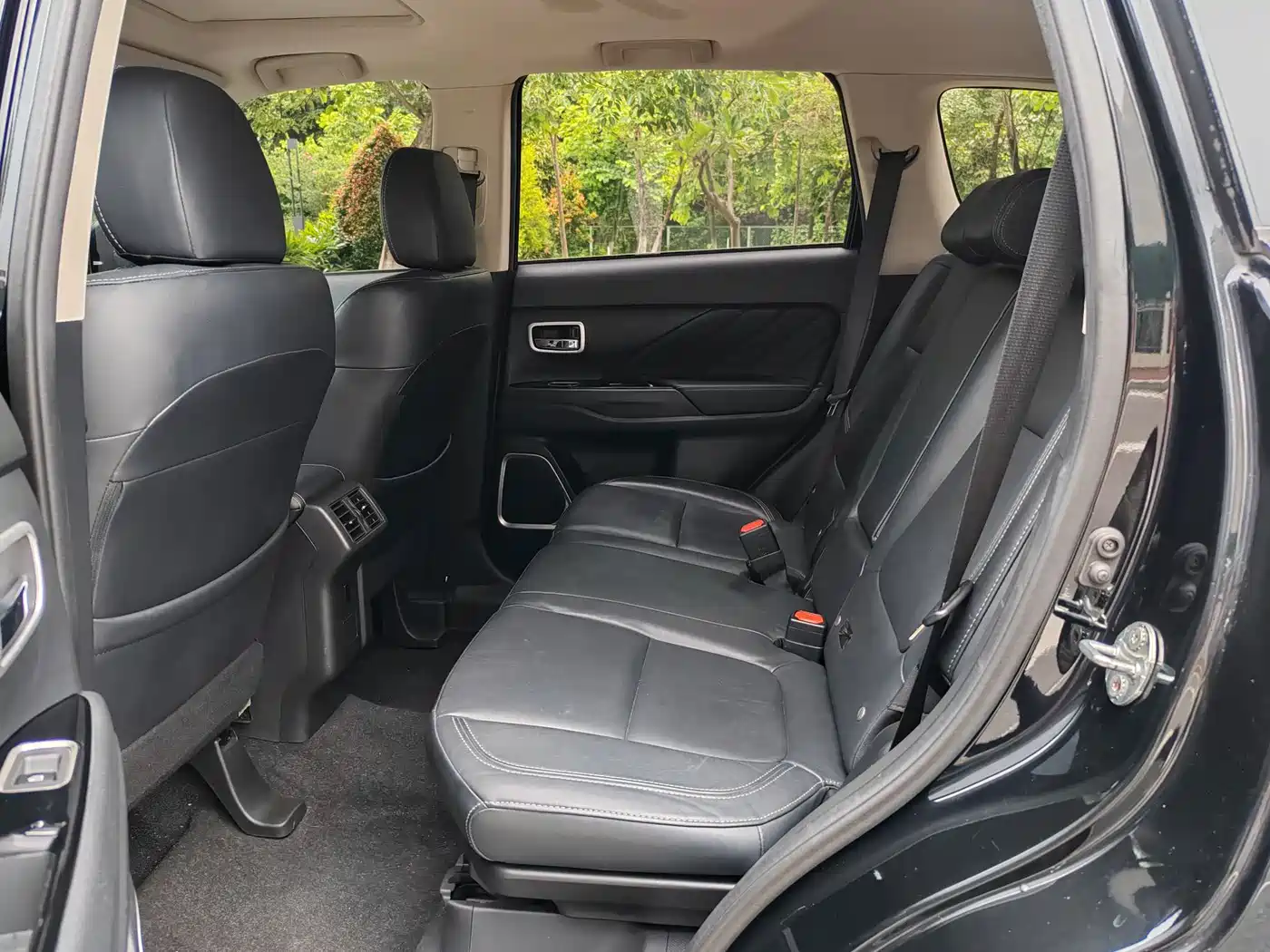 Mitsubishi Outlander 2019 2.4L 4WD Deluxe Edition 5-Seater China VI фото 6