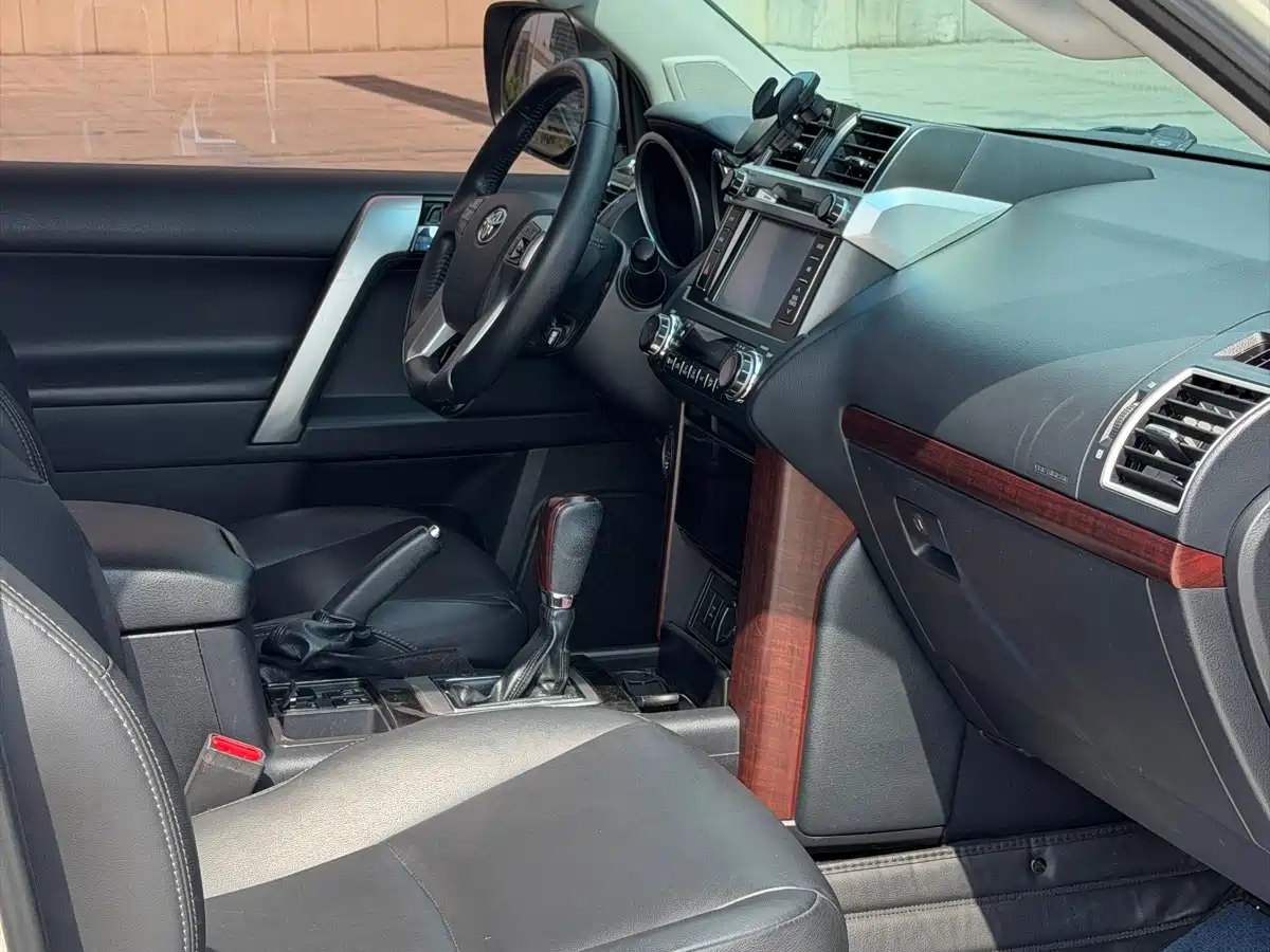 Toyota Prado 2016 3.5L Auto TX-L фото 8