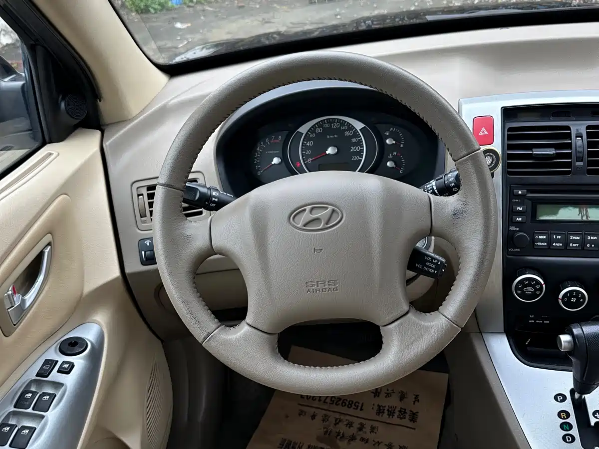 Hyundai Tucson 2013 2.0L Automatic 2WD Comfort фото 9