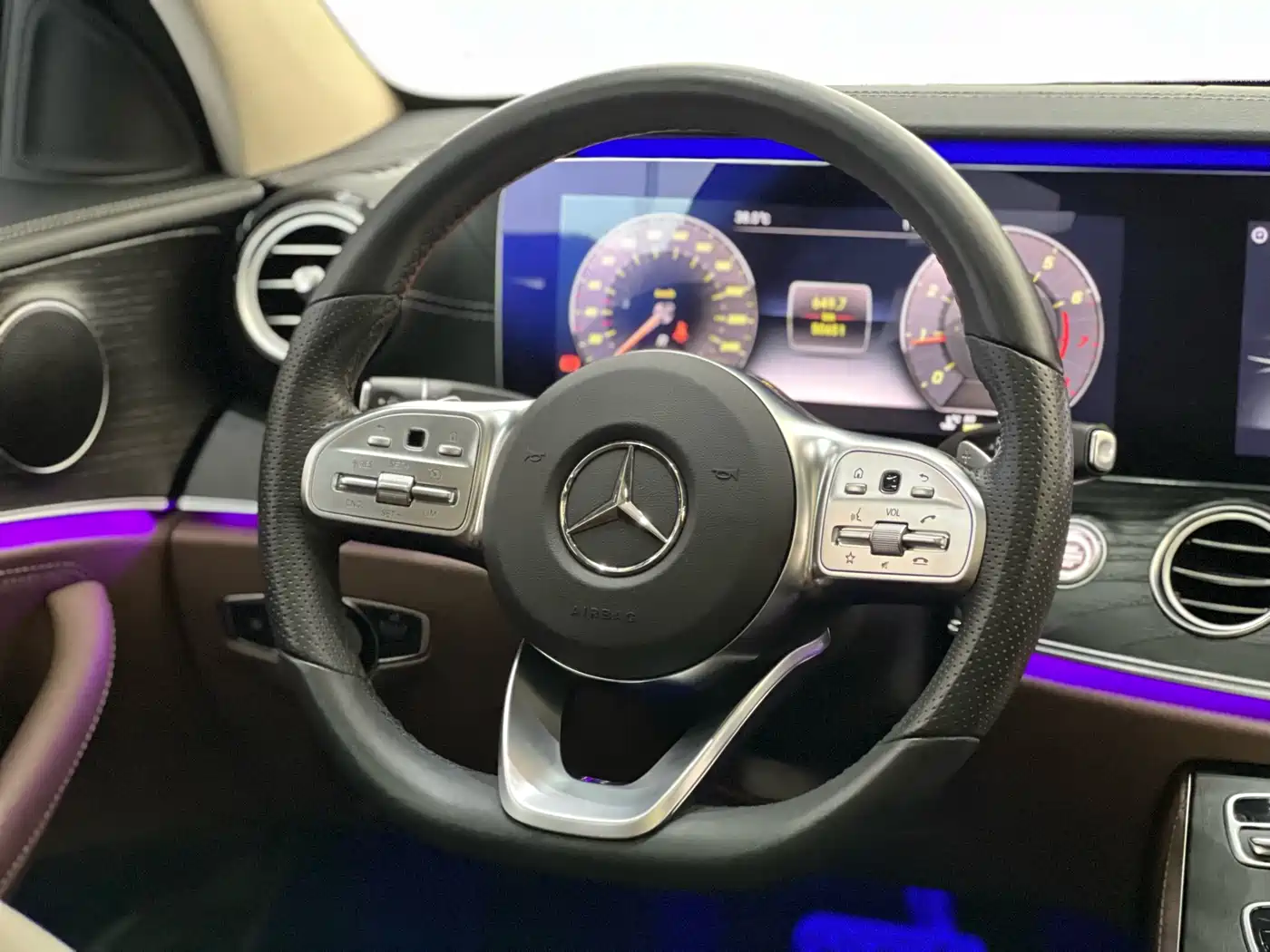 Mercedes-Benz E-Class 2020 E 300 L Sport Fashion Model фото 7