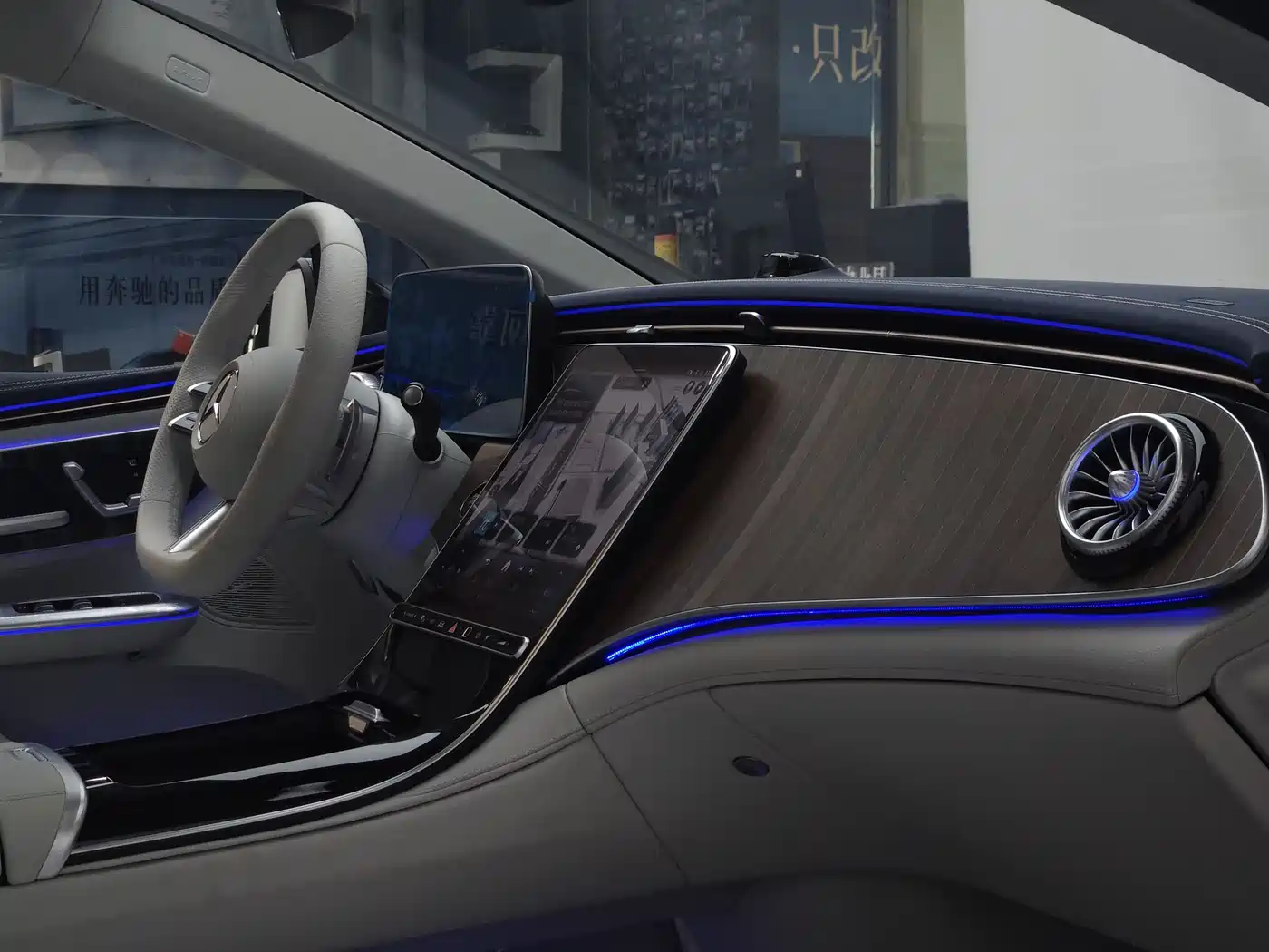 Mercedes-Benz EQE 2026 500 4MATIC Pioneer Edition фото 12