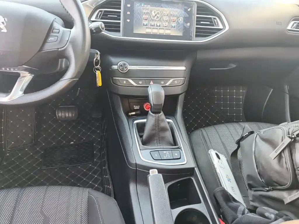 صورة 14 - Peugeot 308S