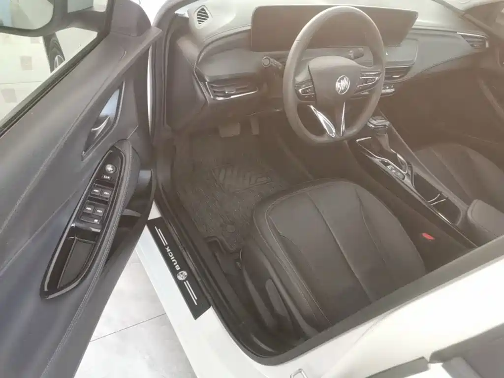 Photo 16 - Buick Verano