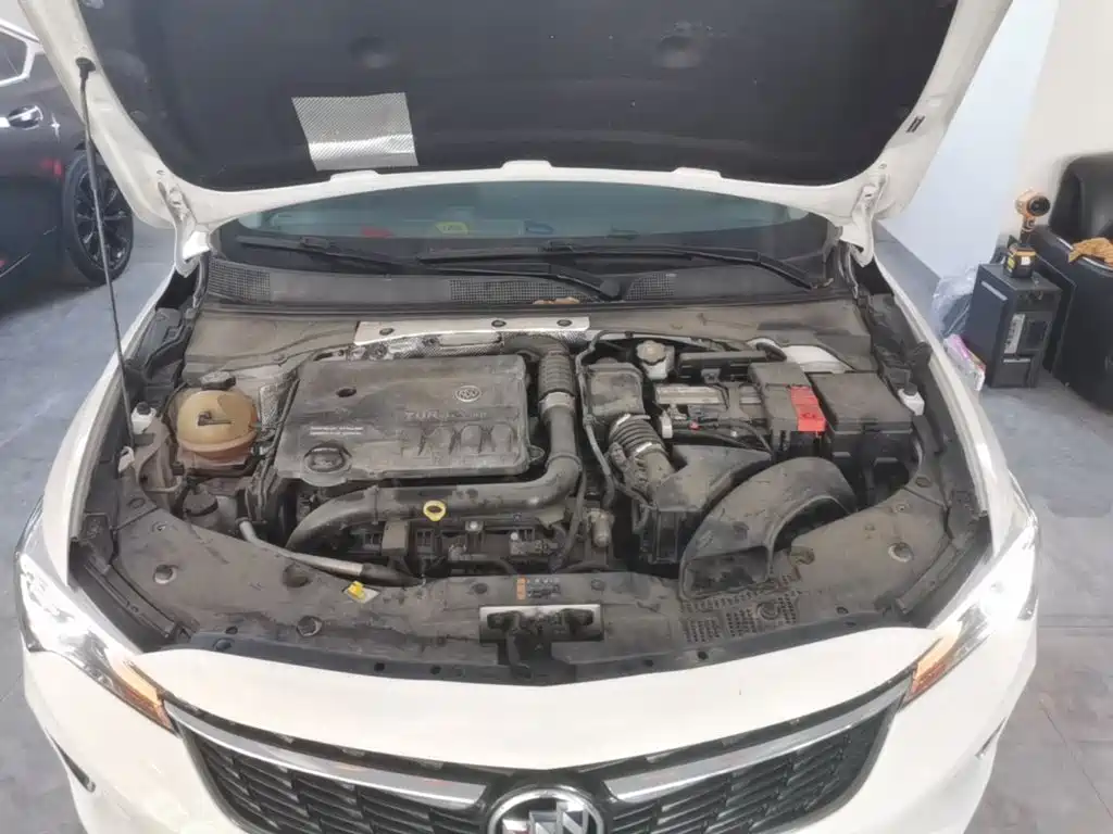 Photo 20 - Buick Verano