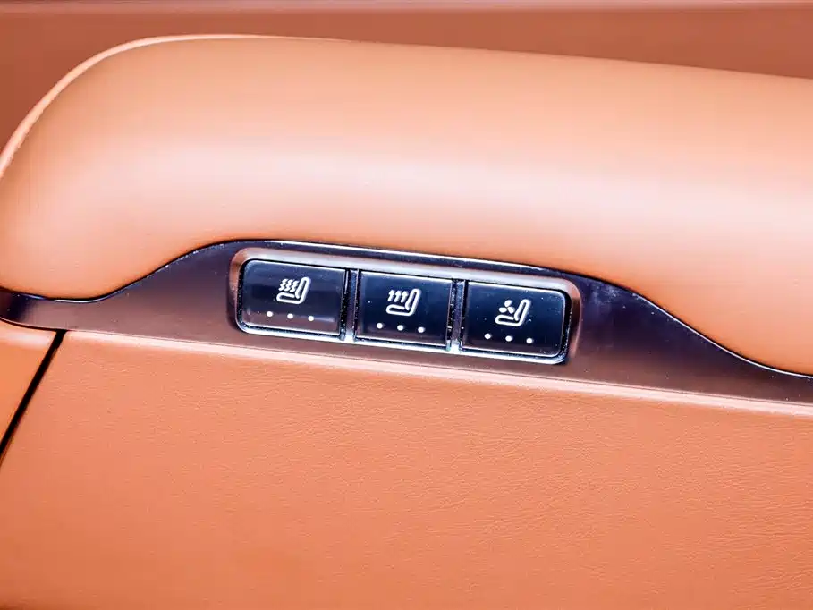 AITO Wenjie AITO M8 2025 Extended Range Ultra 53.4kWh 6-Seater фото 7