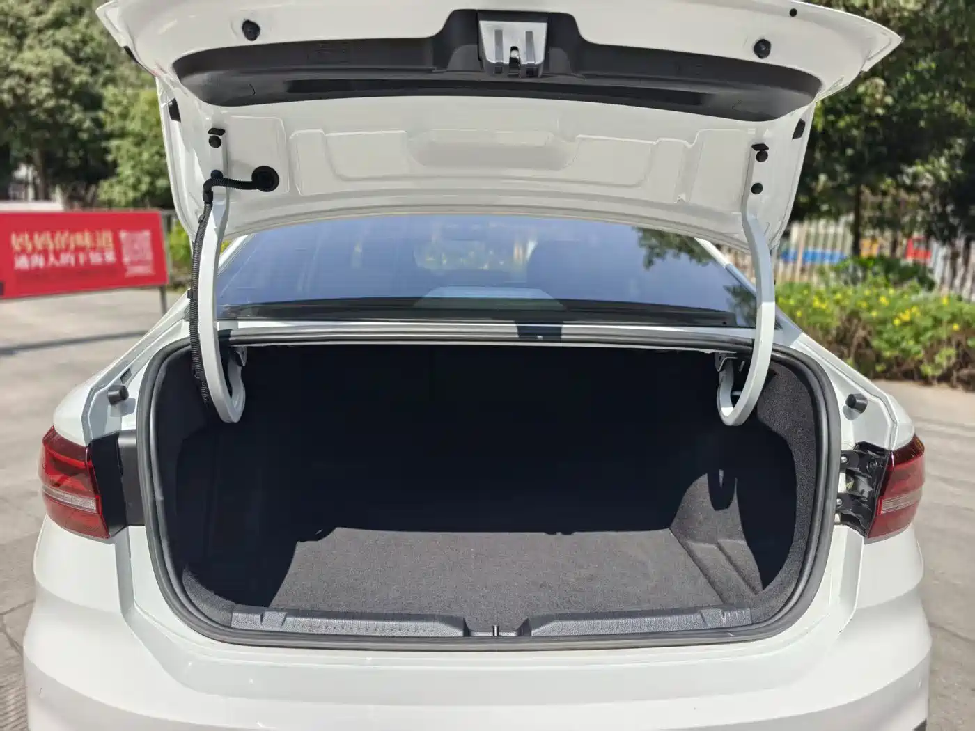 Volkswagen Lavida 2024 Model 1.5L Automatic Delight Edition фото 10