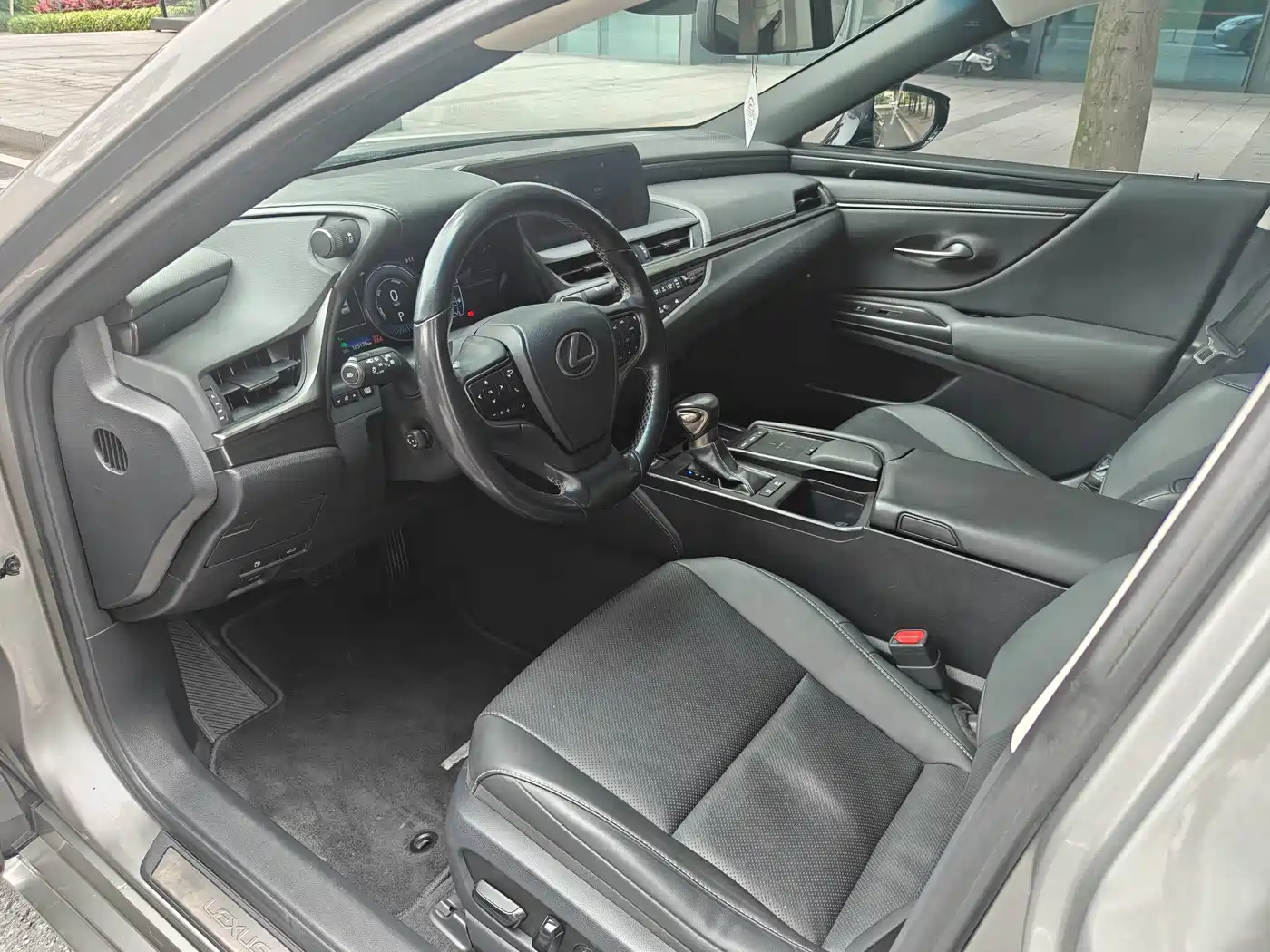 Lexus ES 2018 300h Excellence Edition China V фото 13