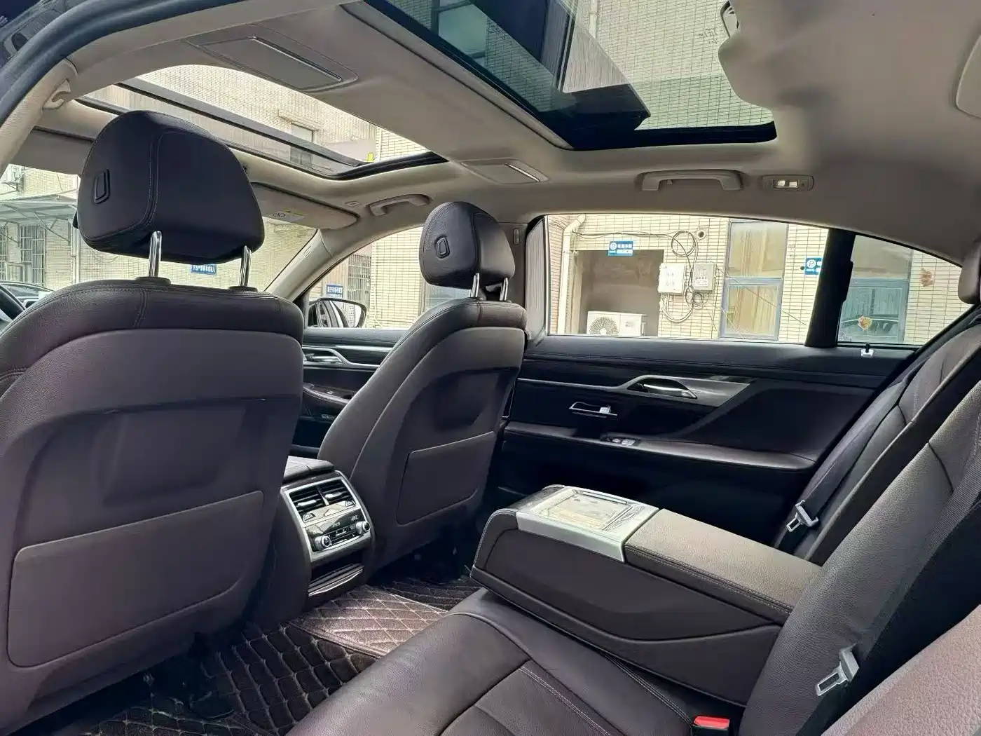 BMW 7 Series 2016 730Li Leading фото 5
