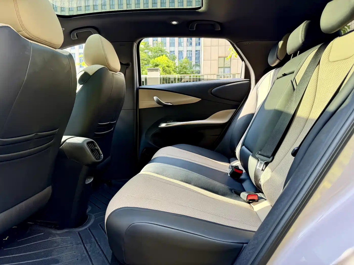 BYD Dolphin 2025 Smart Drive Edition 410km Fashion Version фото 15