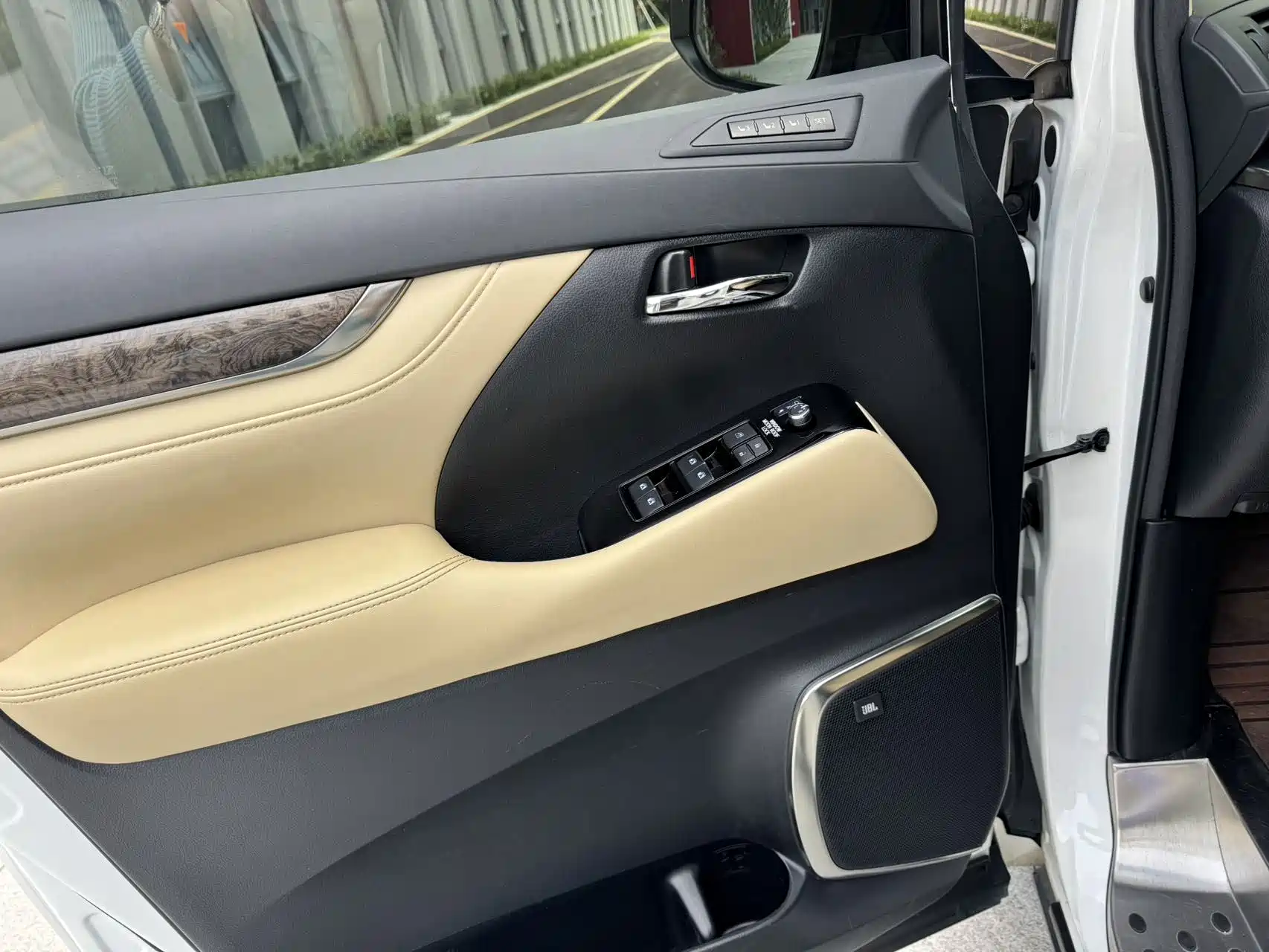 Фото 15 - Toyota Vellfire