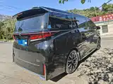 Фото 6 - Toyota Vellfire