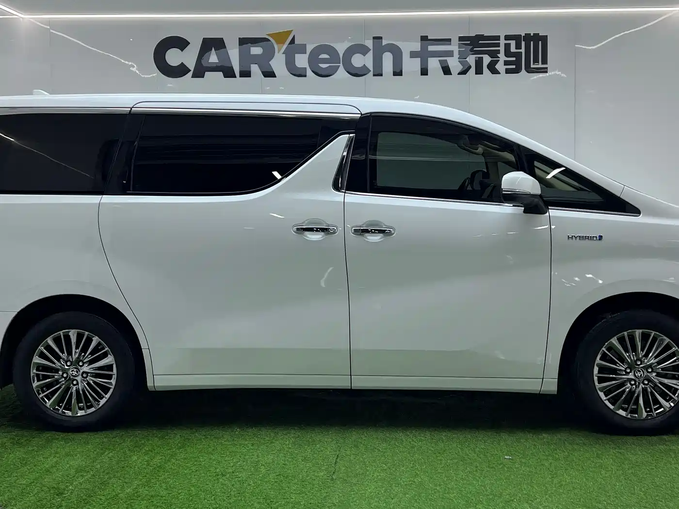 Toyota Alphard 2021 Hybrid 2.5L Premium фото 4